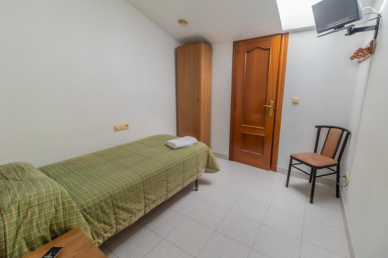 Hostal - Restaurante La Buena Villa By Vivere Stays Villalonquéjar Екстериор снимка