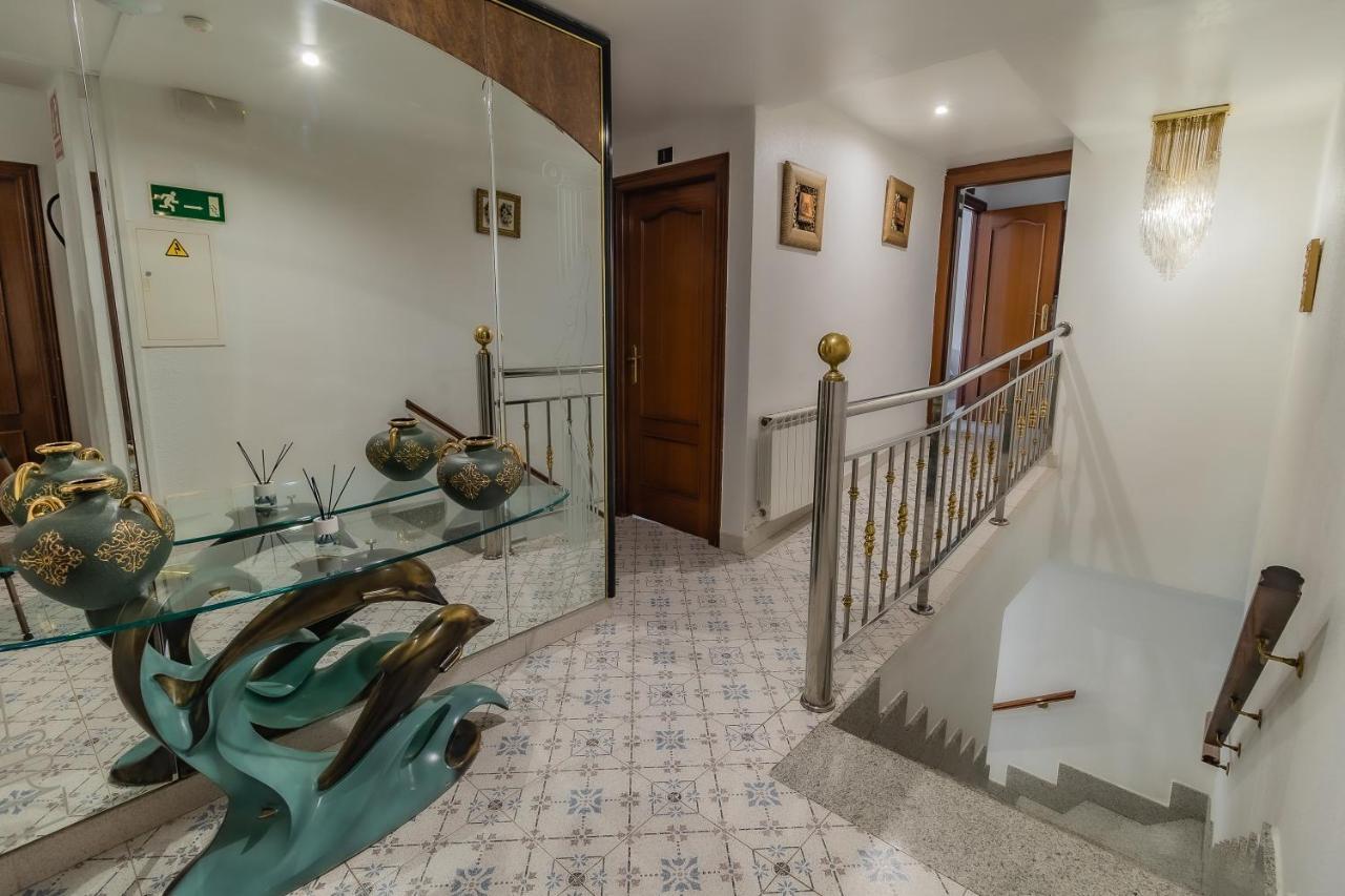 Hostal - Restaurante La Buena Villa By Vivere Stays Villalonquéjar Екстериор снимка